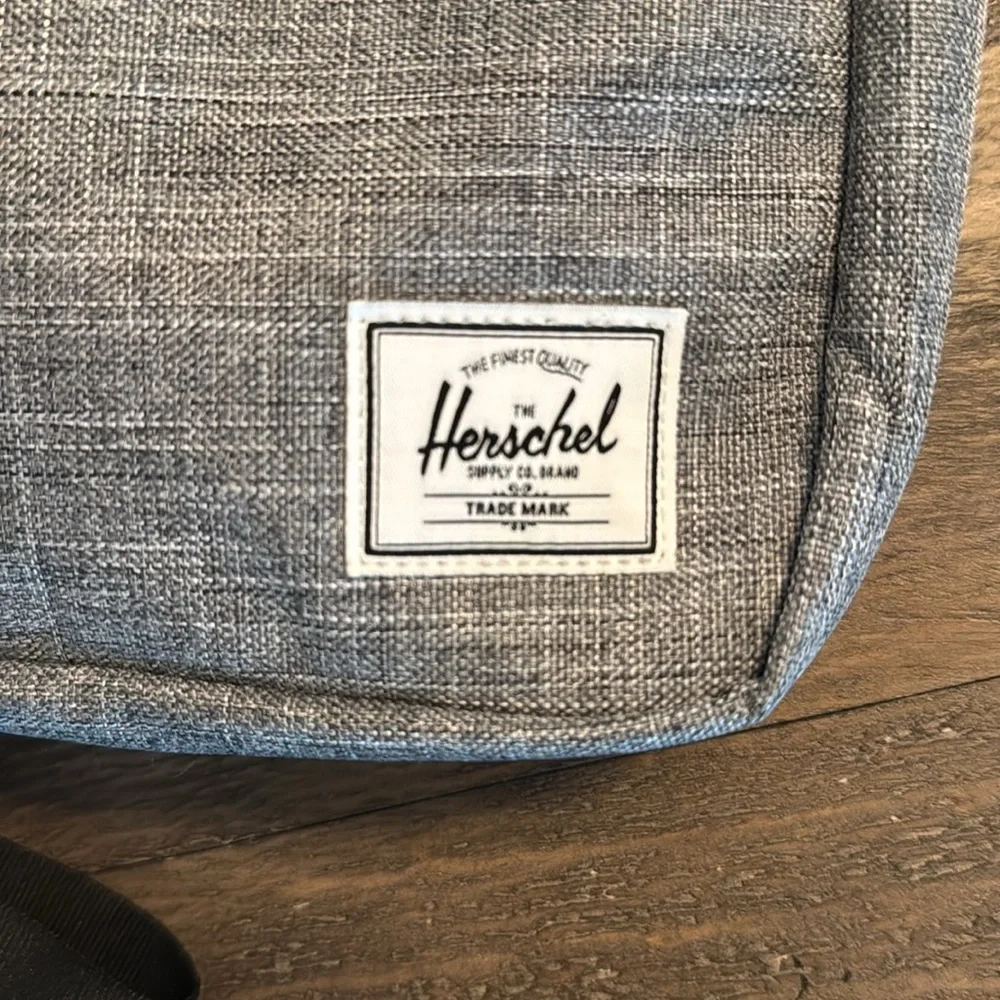Herschel Crossbody Bag Crosshatch Grey Heather - Picture 2 of 9